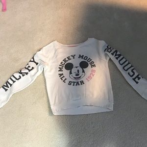 I’m selling a cute Mickey Mouse sweater
